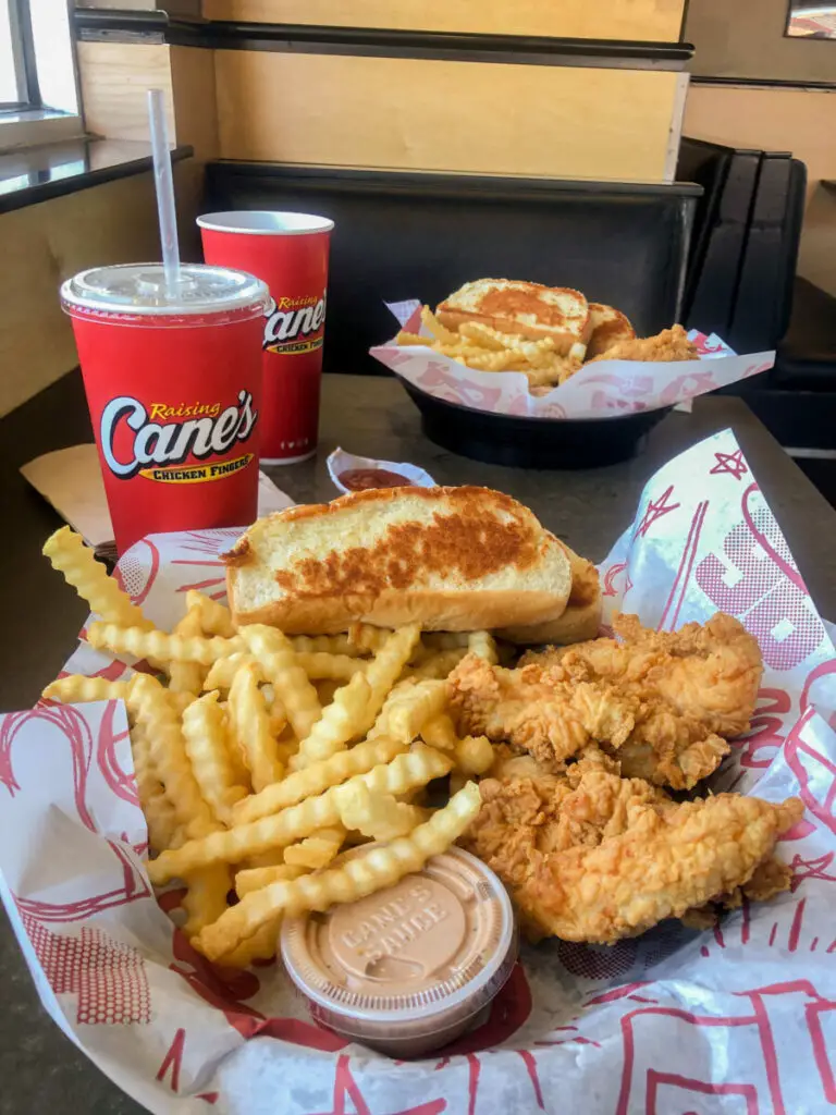 【紐奧良New Orleans】特搜5大必吃美食！美國人的美食天堂！
Raising Cane's 雞柳條